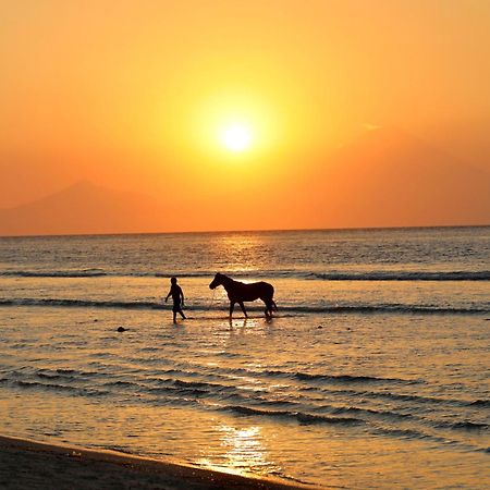 Villa Sunset Beach Gili Trawangan Bagian luar foto