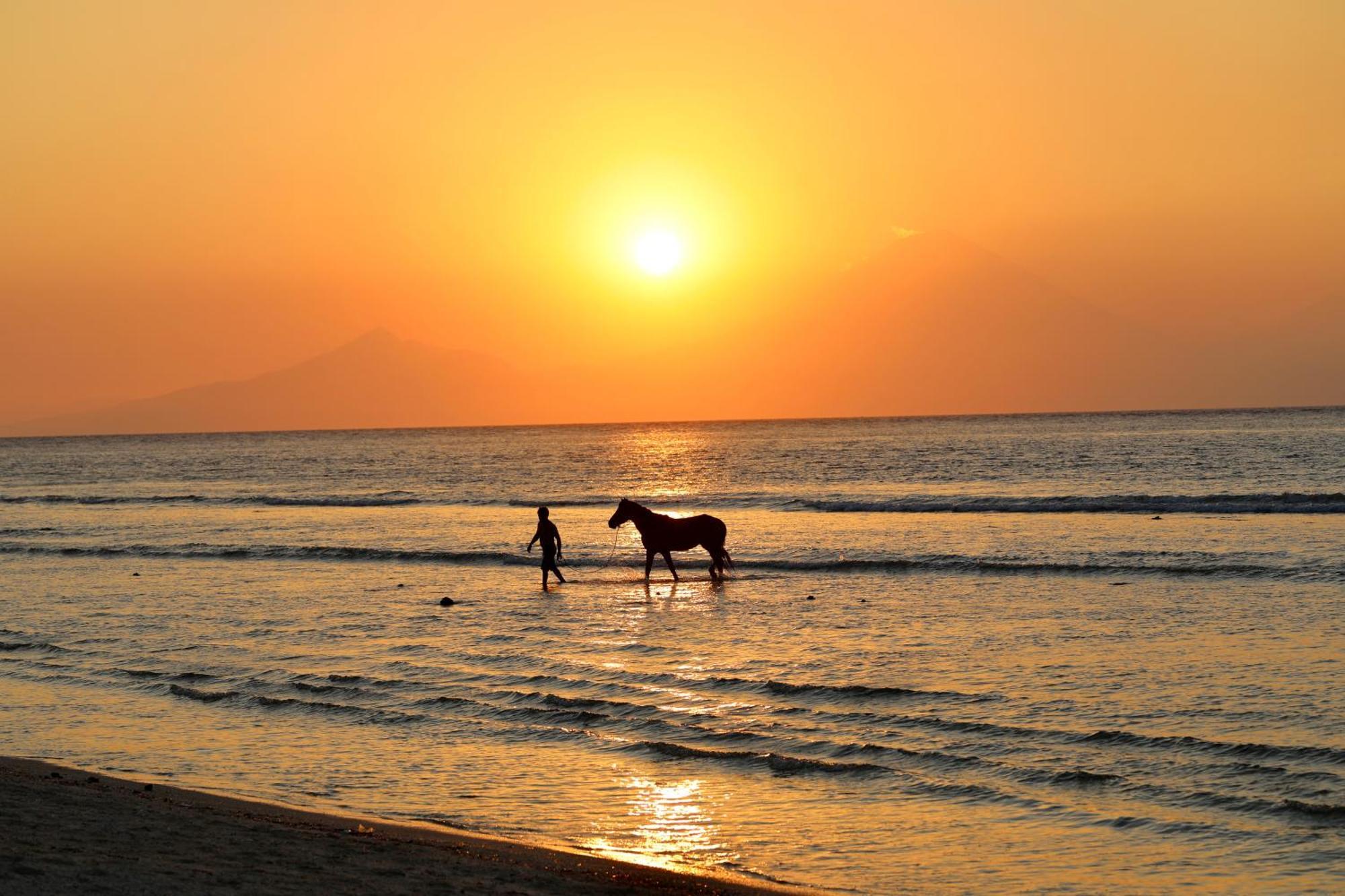 Villa Sunset Beach Gili Trawangan Bagian luar foto